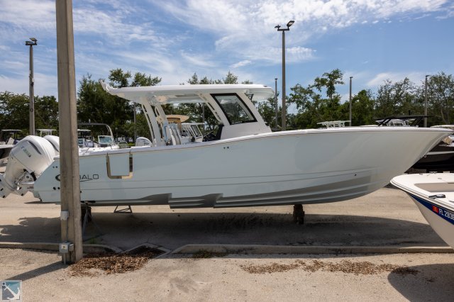 New 2024 Robalo  Boat for sale